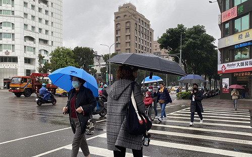 降雨今晚漸歇！明日恢復晴朗炎熱好天氣