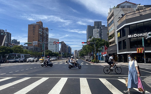 花蓮 台北恐飆38°C極端高溫！留意午後雷陣雨