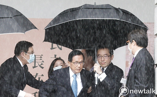 馬英九憶李登輝確立九二共識  陳水扁「3個字」回嗆