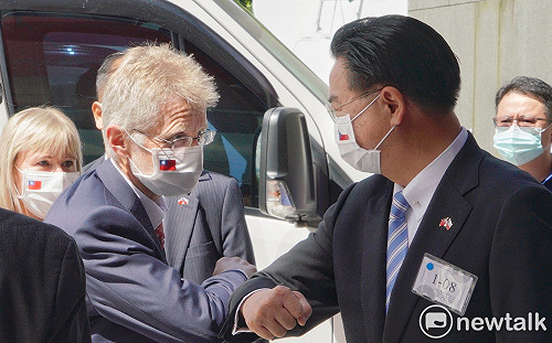 （直播）發表「自由、民主與台捷經濟合作」 韋德齊政大專題演講