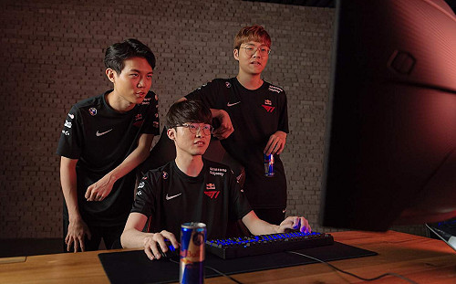 強強聯手！T1電競俱樂部與紅牛簽署多年合作夥伴關係