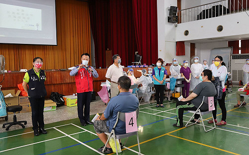 降二級！嘉縣加速國高中教職員26日打疫苗 開學前提升校園防護力