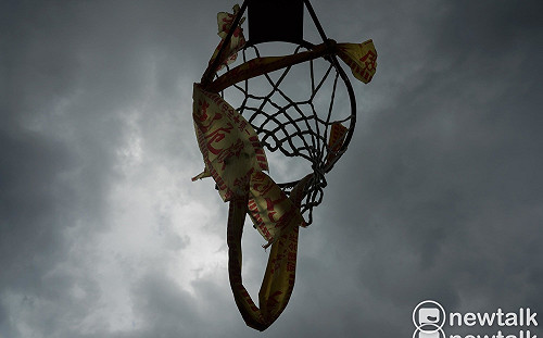 桃園裝回籃框 開放戴口罩打球 柯文哲：叫鄭文燦先示範給大家看