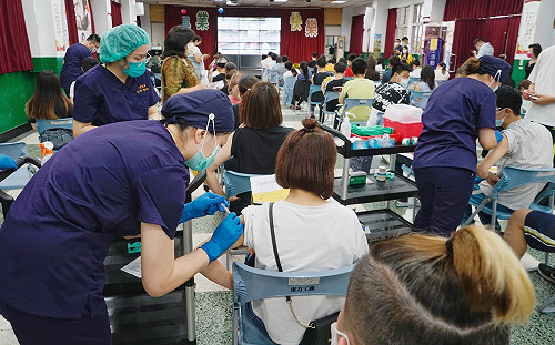 沈政男稱面對Omicron兩劑AZ等於白打？林氏璧提3點反駁