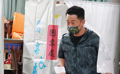 陳柏惟團隊發出動員令：投開票所傳出狀況　我們需要大家