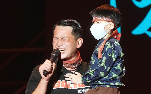 挺Q晚會被台下男童狂喊加油逼哭 陳柏惟：我會用雙倍努力報答大家