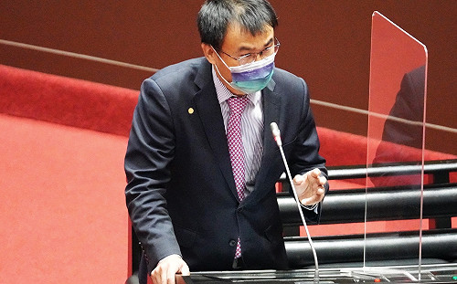 質疑陳吉仲根本未吃到萊豬 名醫預言公投結果 : 就是這4個字.....