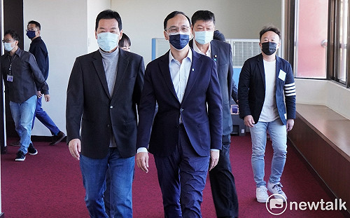 顏寬恒留美學歷遭質疑 朱立倫反擊：怎不檢視蔡英文的博士論文