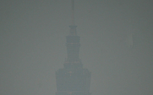 中國霾害明晚隨東北季風來襲！環保署：西半部達紅色警示