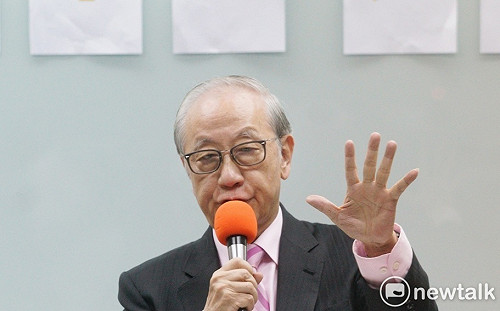 郁慕明打完中國疫苗 批台年輕人「深受荼毒的一代」