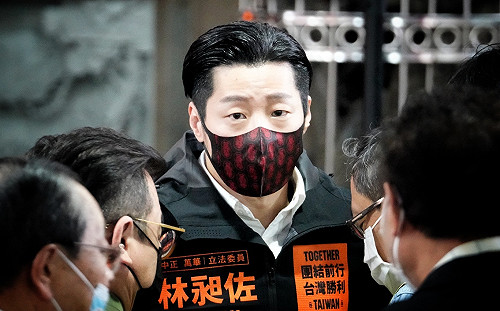 童仲彥稱拿紓困金救罷免 林昶佐：他們希望再拖、過年後再發嗎？