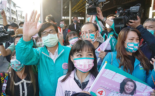 考量疫情升溫 林靜儀選前之夜 取消蔡賴大進場
