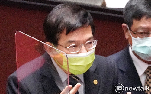 拖1年！敬老卡仍不能搭台鐵 王國材：半年內可完成硬體設備