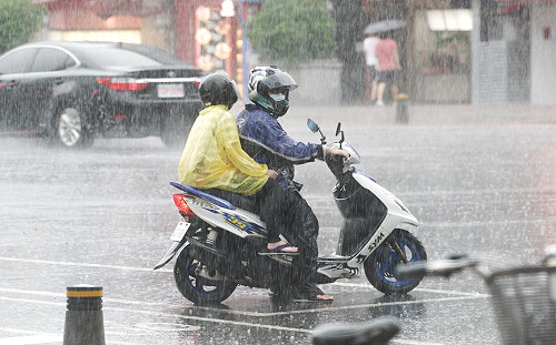 未來一週皆有雨！「這天」氣溫驟降至19℃ 氣象局：留意溫差變化