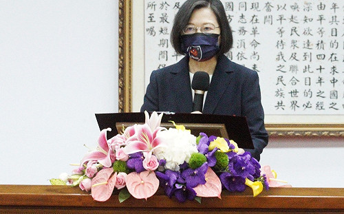 蔡英文：這兩年防疫背後都有警察 大家辛苦了