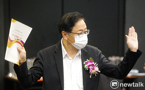 張善政被爆抄襲NCC報告「身價翻17倍」 林俊憲狂酸：抄之鍊金術師 股神都望塵莫及