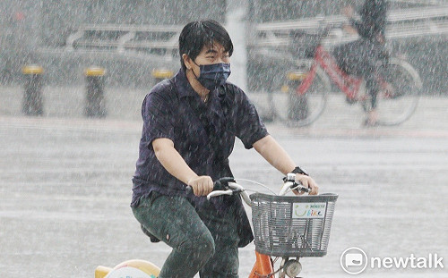 風神颱風共伴東北季風!桃園以北今慎防劇烈降雨 9縣市豪大雨特報