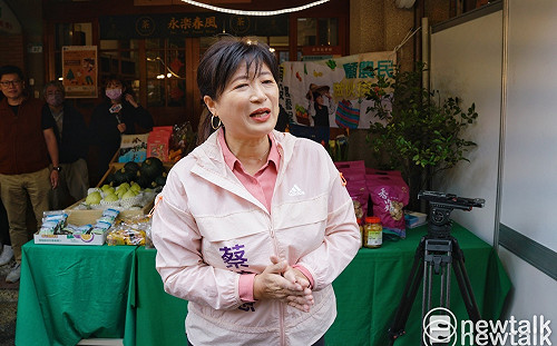 情義相挺逼哭人 暖心阿伯心疼蔡培慧 贈總統撲滿打氣