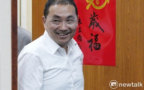 聽君一席話？侯友宜一連三天解釋「歲月靜好」：要有人負重前行