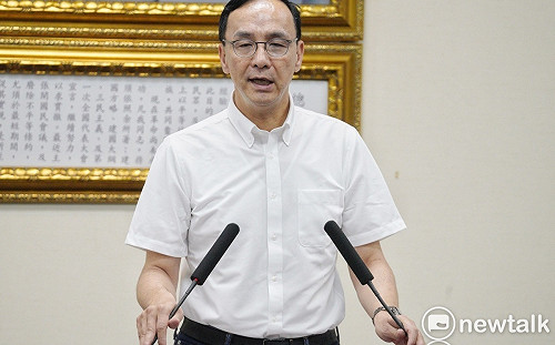 深藍喊下台！朱立倫稱「聽到更大的聲音要我留下」 慘被吐槽：又是淡水阿嬤？