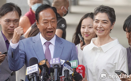 今送交連署書 郭台銘：讓支持者告訴我下一步怎麼做