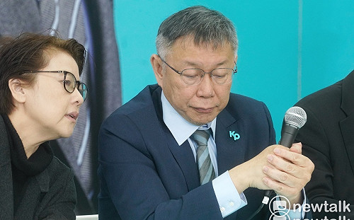 民眾黨尾牙  館長、愛莉莎莎、黃承國現身！立院龍頭挺誰？ 柯文哲避答