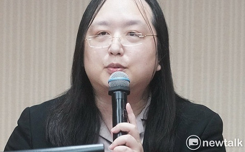 唐鳳遭媒體全版點名砲轟 周玉蔻加碼批：不適任已是事實