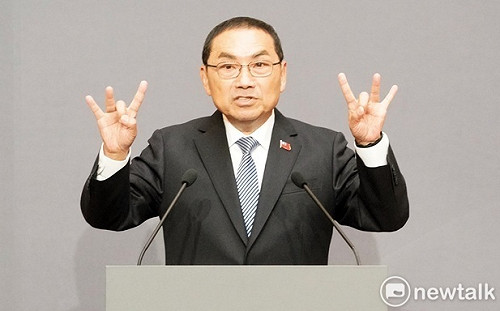 比「喜樂手勢」 侯友宜︰人生唯一目標團結台灣     