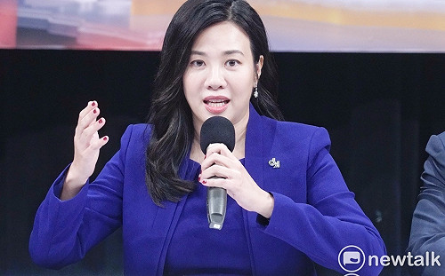 吳欣盈投票比「這手勢」遭檢舉 吳辦：配合媒體畫面需求 