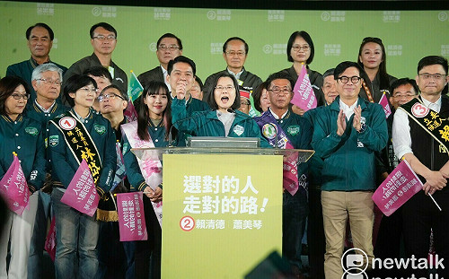 當台灣總統很光榮！蔡英文喊話高雄人：8年民主路不回頭、挺賴清德開出百萬票