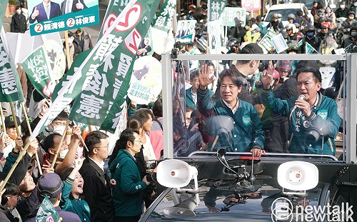 賴蕭配台南本命區車掃大串連  熱情群眾夾道加油打氣