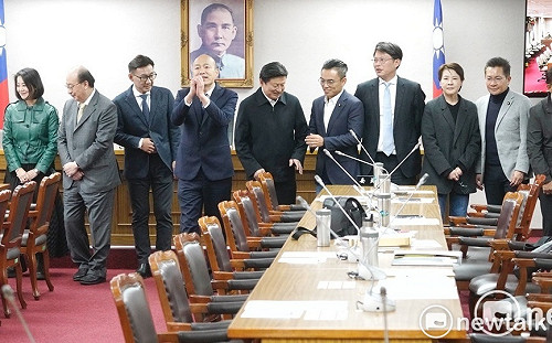 快訊》韓國瑜首次主持朝野協商 各黨團交鋒開議日 