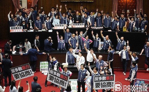 快訊》白黨團提案延長開會！藍白60立委舉手贊成 拚三讀國會改革法案