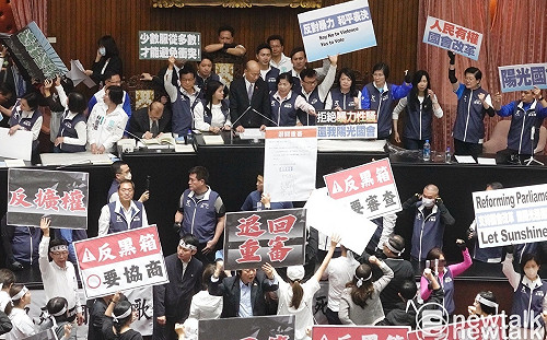 國會擴權修法3天3夜表決28日續審 10萬人抗議聲下關鍵條文皆二讀!