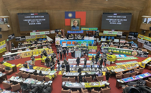 「藍白強渡關山藐視民主」民進黨：支持黨團提請釋憲交大法官定奪