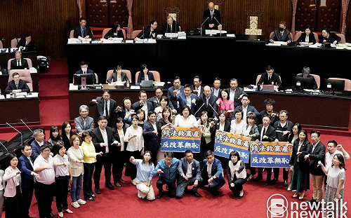 (影)藍討16.3億黨產順利一讀 綠委批民眾黨「助紂為虐」