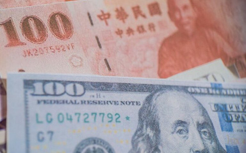 Fed降息「箭在弦上」 國內四大機構：台幣可望稍回穩