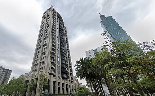 信義區豪宅「首席公館」光車位就近千萬！傳曾馨瑩現金6.24億買兩戶