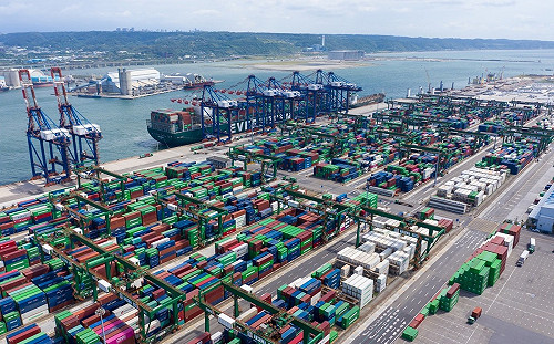 颱風惹禍或景氣降溫了？ 10月景氣燈號減2分、續亮「黃紅燈」