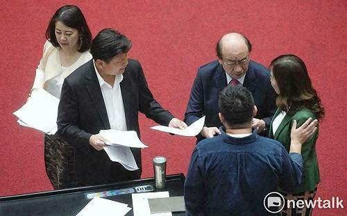 提高釋憲門檻案快速過關 藍黨團：綠委連20人都沒有、沒提案反對