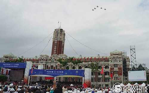 直播》國慶大會看這裡! 古寧頭3英雄領唱國歌、雷虎7機噴彩煙衝場