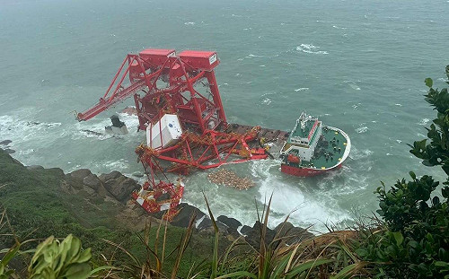 海巡人道救援17名中國船員 颱風天中國仍連3日侵擾我國海域
