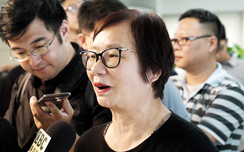 羅淑蕾要國民黨用質詢讓陳菊出糗 批藍營霸佔主席台鬧劇一場