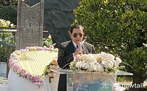 被家屬罵「滾蛋」 馬英九揮手致意：面對228家屬要將心比心 