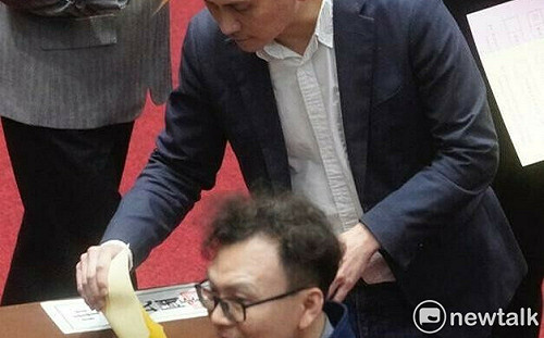 葉元之辦公室遭北市勞檢！律師點兩大違法事由：從慣老闆上升到蔣市府認證