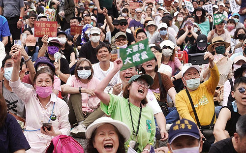 逾2.5萬人集結凱道！罷團大咖集結宣講 為民主發聲