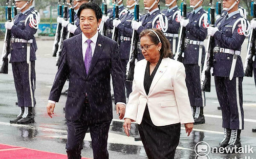 凌濤扯見面潑水叫祝福?馬紹爾總統海妮:重要場合下雨是好兆頭