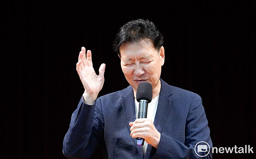 不去東非看動物遷徙了！趙少康戲稱昨晚與獅子們視訊：藍營很焦慮 不去看你們了