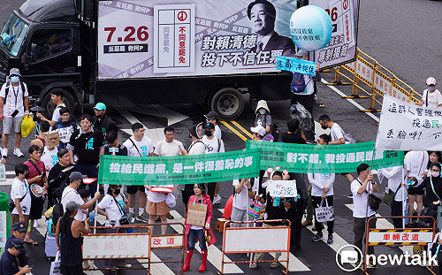 號召民主起義 民眾黨選在民進黨中央前辦造勢「反罷救柯P」 