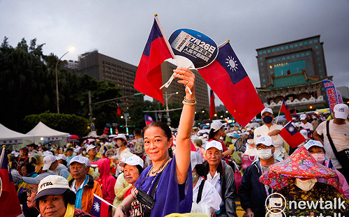 轟賴實質操弄大罷免 管中閔帶頭呼喊「賴清德下台」